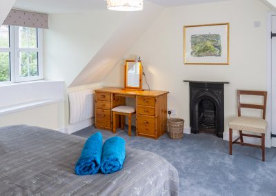 Knowehead Cottage - Double Bedroom with en-suite