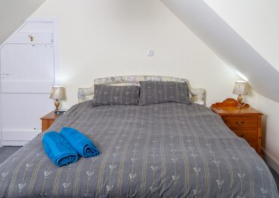 Knowehead Cottage - Double Bedroom with en-suite